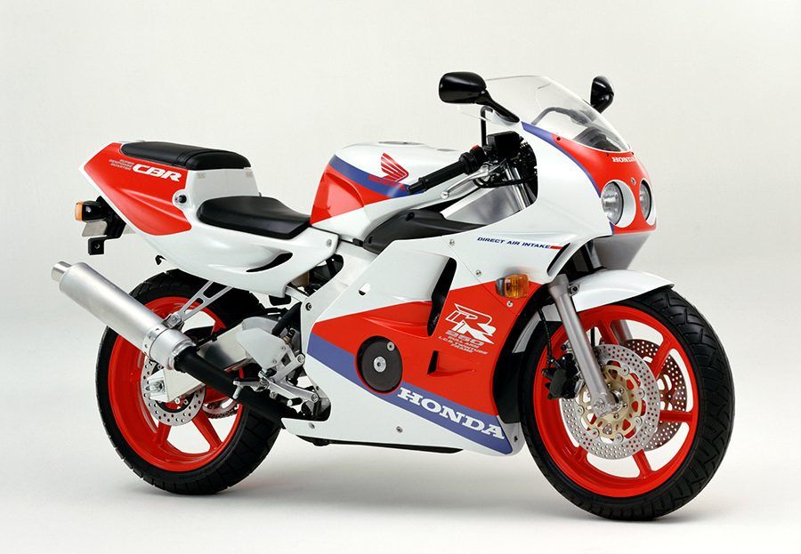 Honda 軽快で素直な運動性能を発揮する直列4気筒エンジン搭載のスーパースポーツバイク ホンダcbr250rr ダブルアール を発売