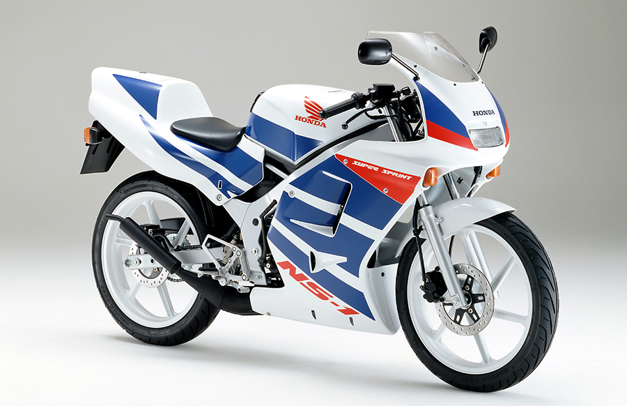 Honda クラス初のメットイン機能を内蔵した原付ロードスポーツバイク ホンダns 1 を発売