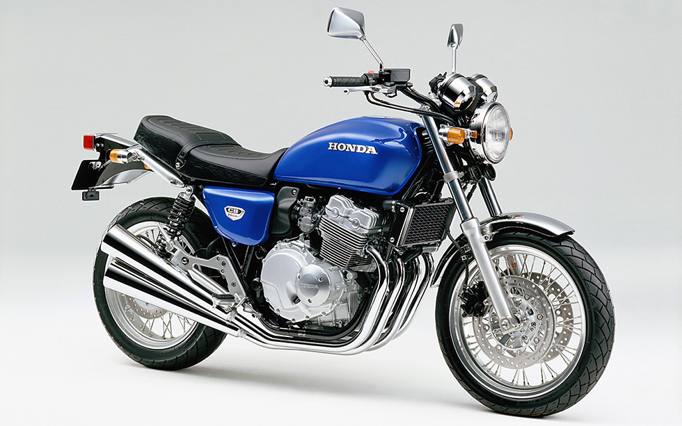 Honda 4本マフラーを装備したネイキッド ロードスポーツバイク ホンダ Cb400 Four のカラーリングを変更し発売