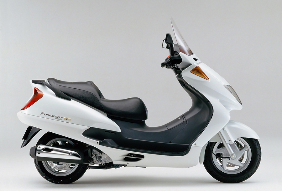 Honda 250ccスクーター フォーサイト をマイナーモデルチェンジするとともに フォーサイト Se をタイプ追加し発売
