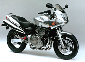 Honda ハーフカウルを装着したミドルクラスのロードスポーツバイク ホンダ ホーネットs を発売