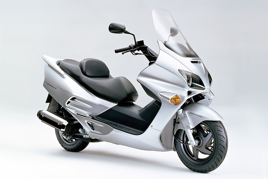 Honda スポーティで斬新なスタイリングの250ccスクーター フォルツァ を発売