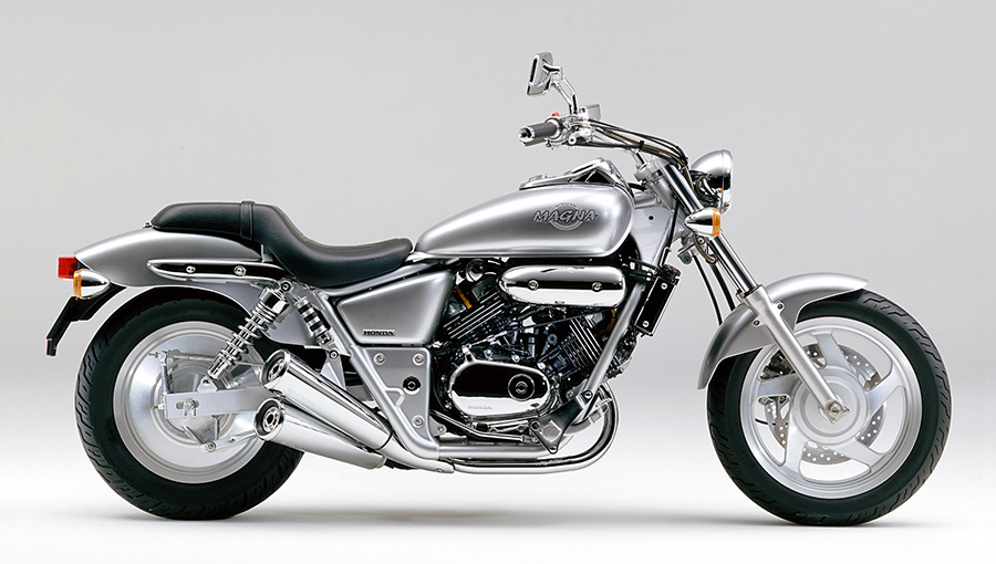 Honda アメリカンカスタムバイク V ツイン マグナ のカラーリングを変更し発売