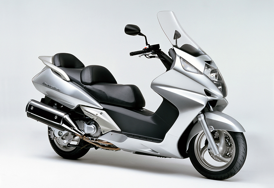 Honda 600ccの新型スクーター シルバーウイング を発売