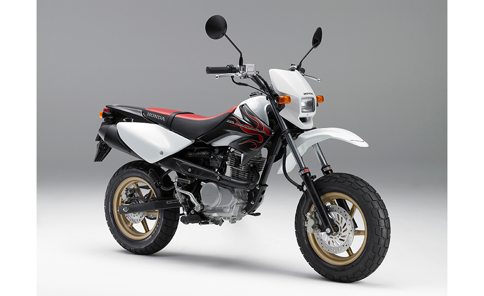 Honda スポーツバイク Xr100 モタード のカラーリングを変更して発売