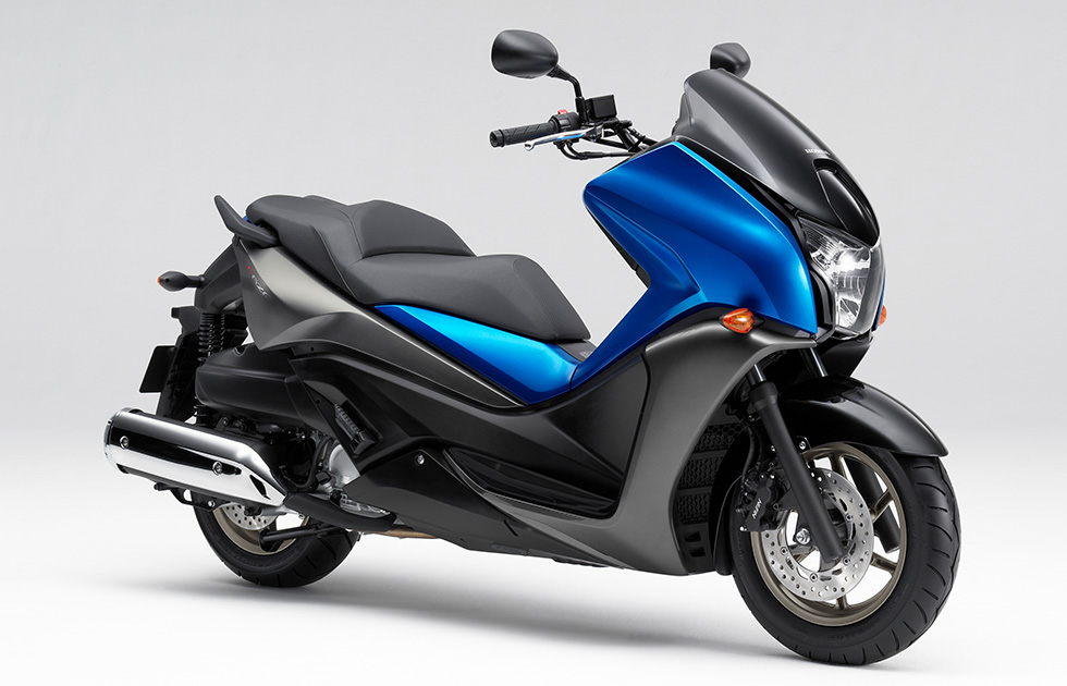 Honda 斬新なスタイリングの軽二輪スクーター フェイズ を新発売
