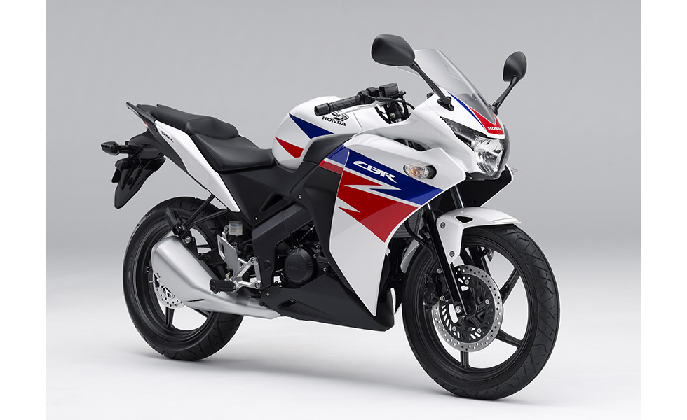 ⭐️ホンダ、CBR125R！走行少！人気トリコロール！