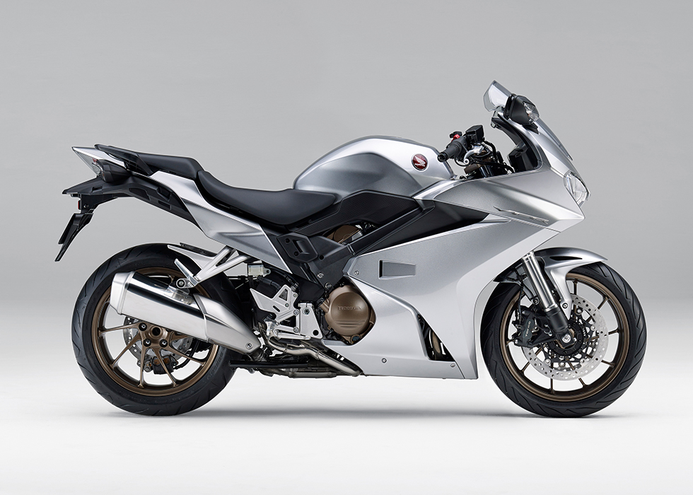 Honda スポーツモデル Vfr800f Vfr800x の装備を充実させ発売