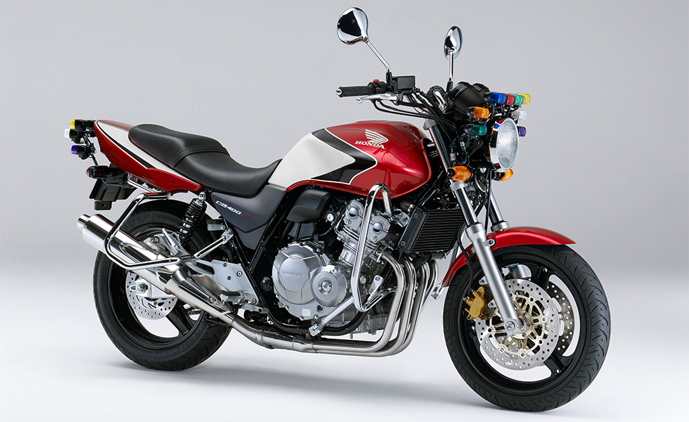 Honda 普通自動二輪教習車 Cb400 Super Four 教習車仕様 に法規対応を施して発売