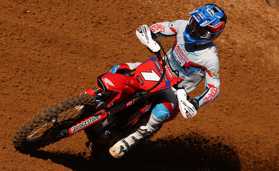 Honda 山本鯨選手が全日本モトクロス選手権 Ia1クラス 3年連続4回目のチャンピオンを獲得