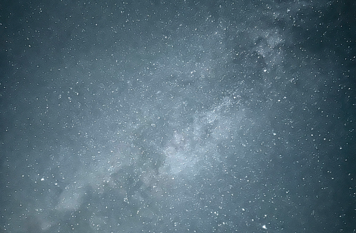 キャンプ場内の草原広場から見た星空