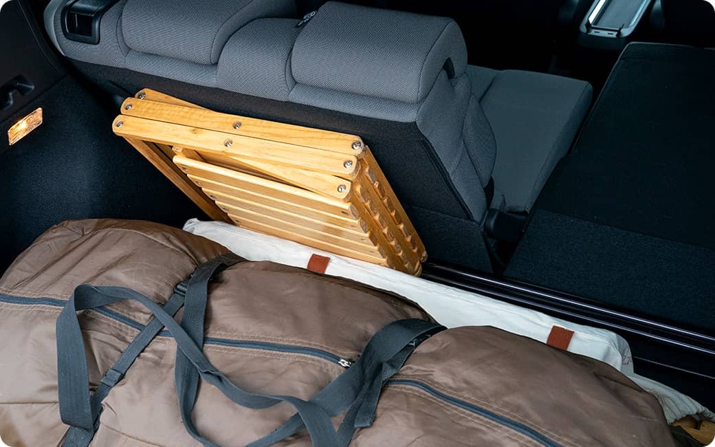 後席斜めのデッドスペースを有効活用！