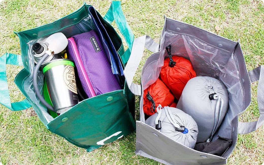 小物類の収納には、バッグ型のゴミ箱が便利！