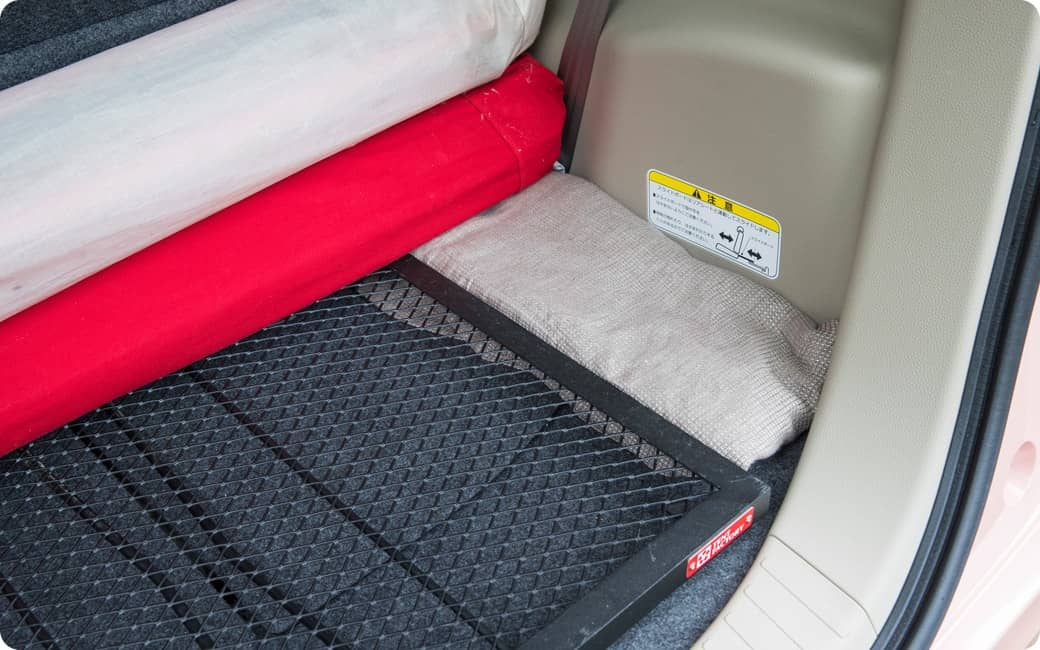 床面の段差は布状の荷物で埋めてフラットに！