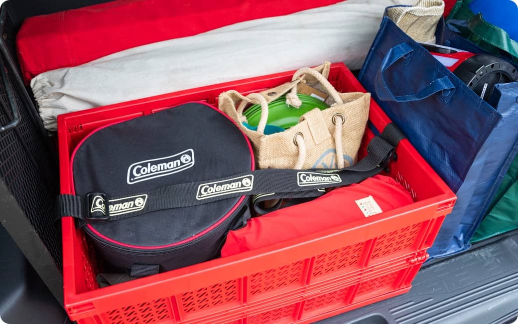 小物はコンテナに収納して無駄のないように