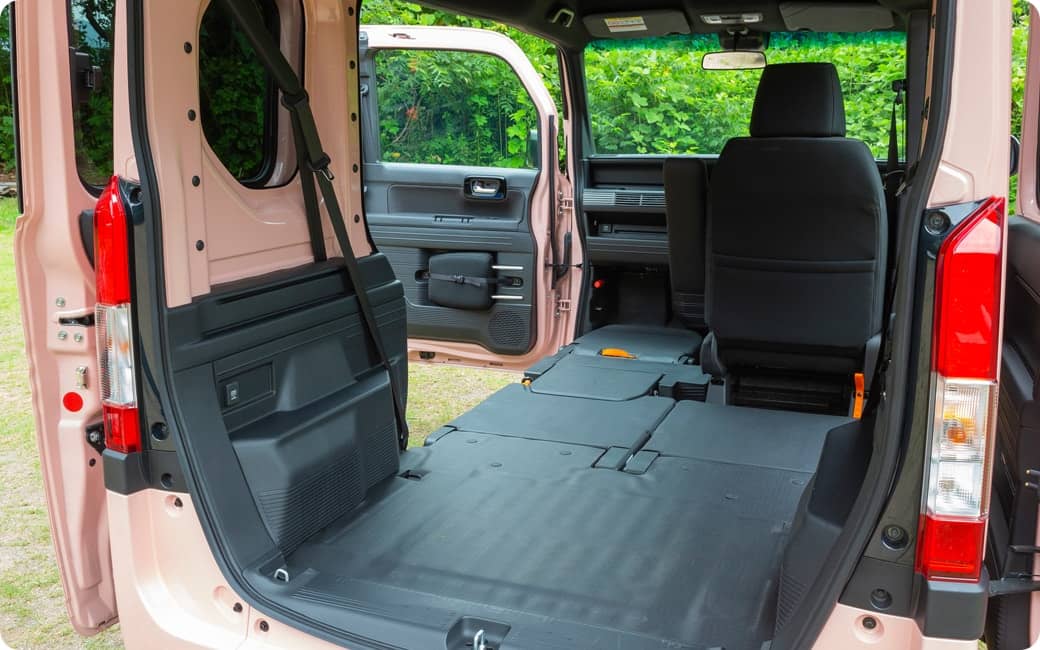 ソロキャンプや2人キャンプなら、長い荷物も積める！