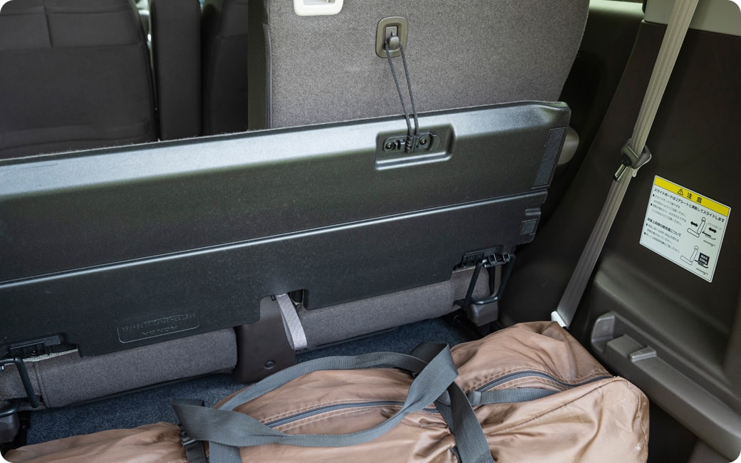 床面の段差は布状の荷物で埋めてフラットに！