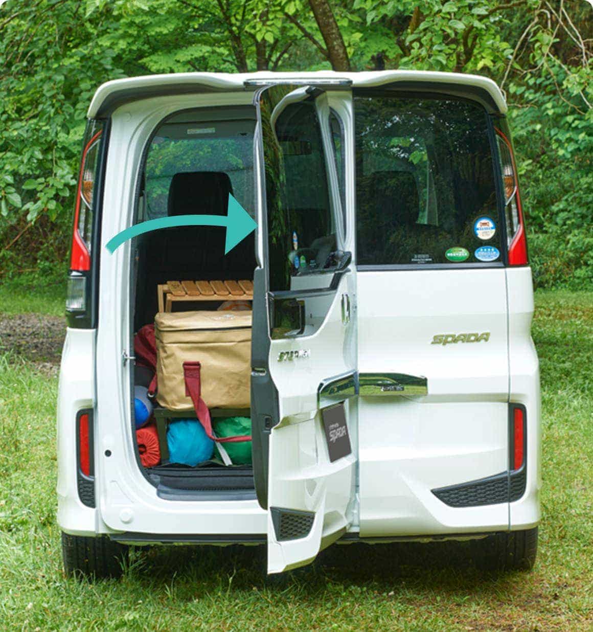 道中の買い出しやちょっとした荷物の出し入れは パッとヨコ開け！