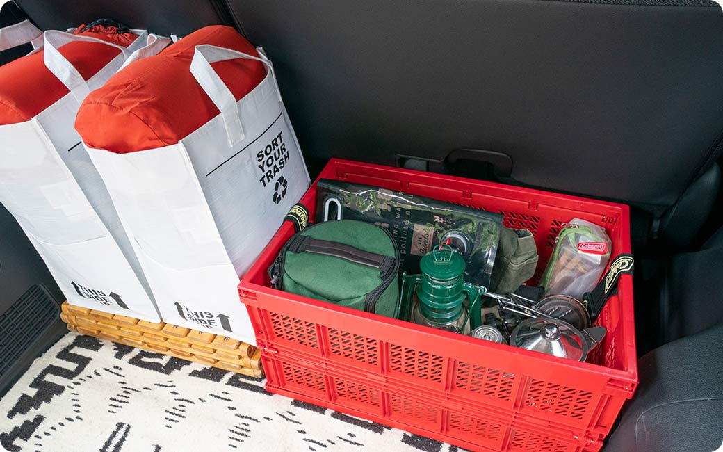 小物はコンテナにまとめて収納