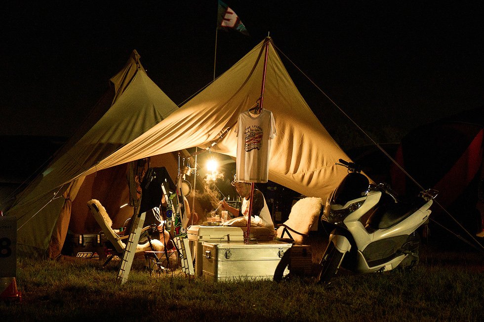 人生を、ゆったり楽しむ。快適さを追求した「オヤジキャンプ」の流儀