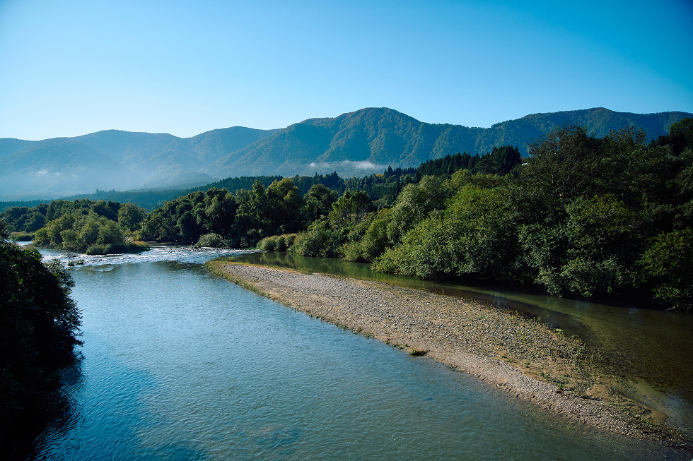 宮城県の鳴子温泉の先、秋田とのほぼ県境に位置するのがここ荒尾川です