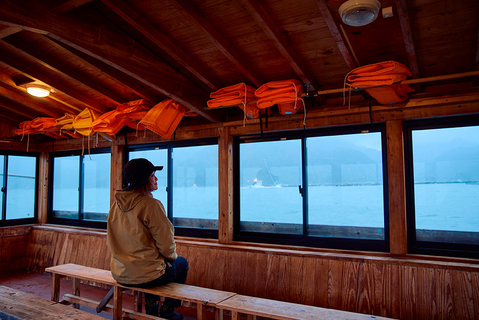 漁場まで船は静かに航行