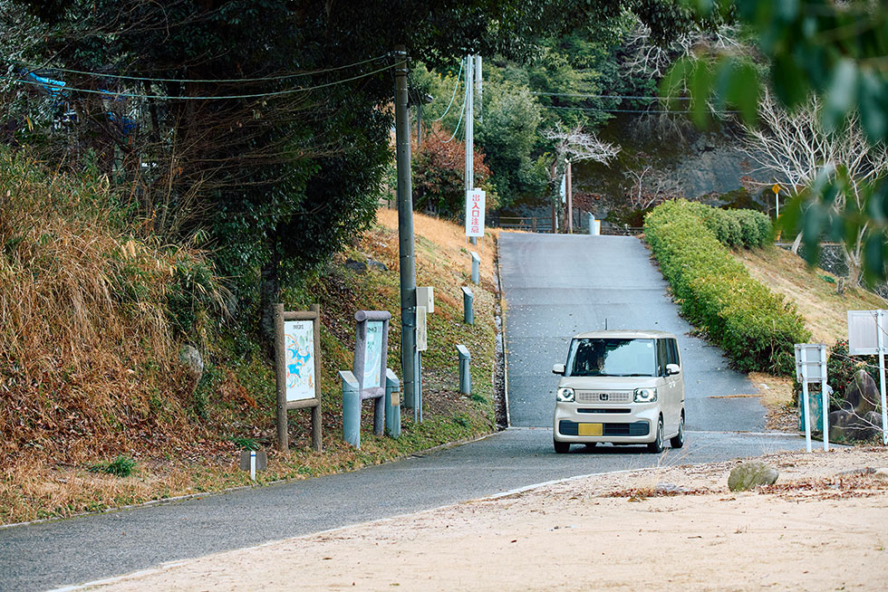 クルマで約45分