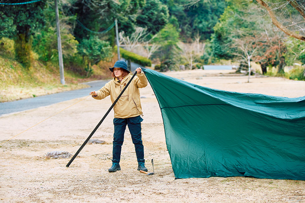 テントに続いてタープを設営
