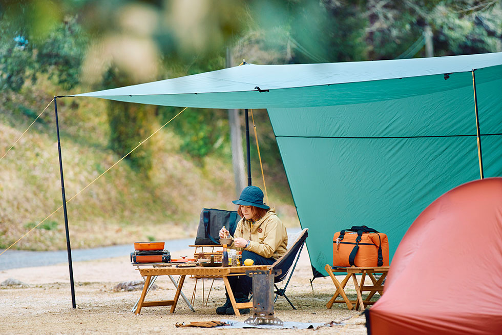食事をしながら川のせせらぎ