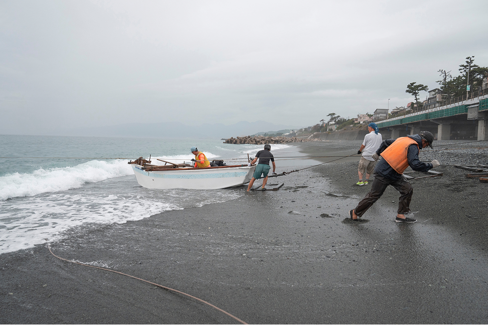 地引網漁の様子