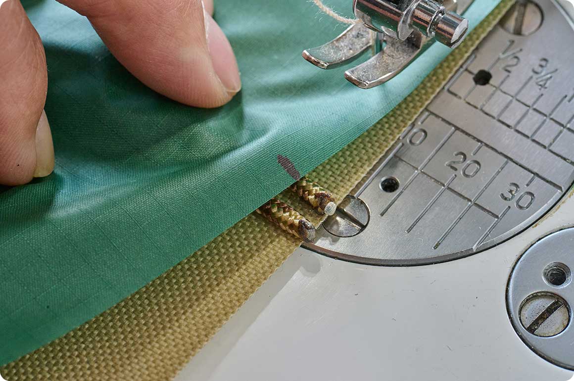 シートカバーはパラコード