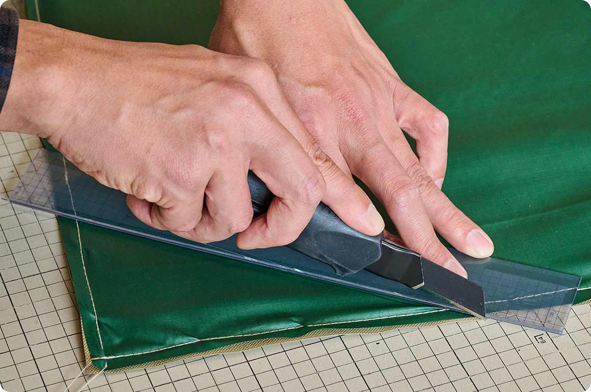 上部をナナメにカット