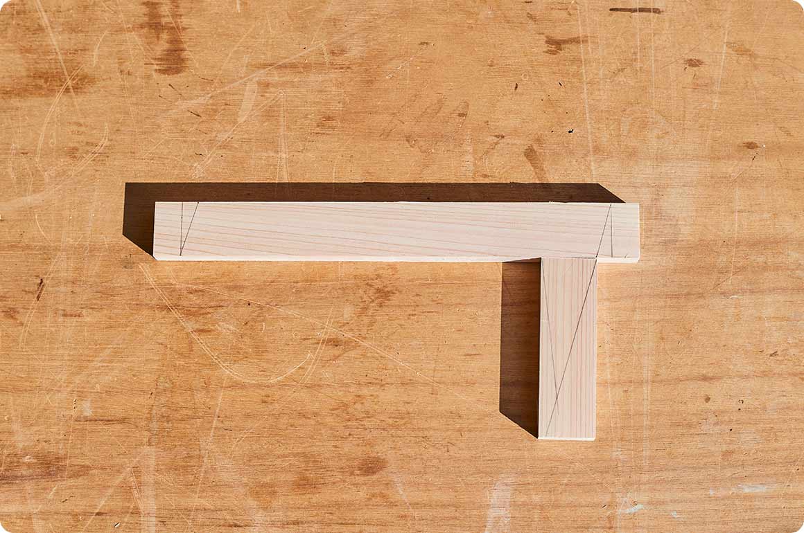 ボンドやビスでの固定がメイン