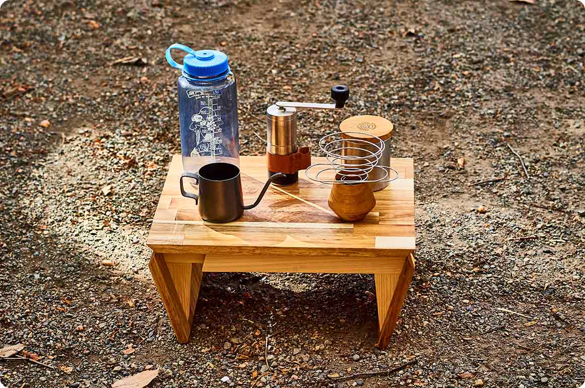 コーヒーセットを並べてみました。ソロなら必要十分なスペースです。