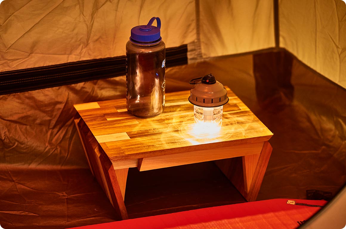 テント内のスペースに余裕があるなら枕元にセッティングするのもいいですね