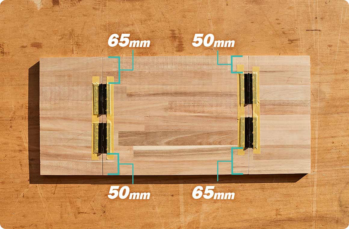 養生テープなどで仮留めをする