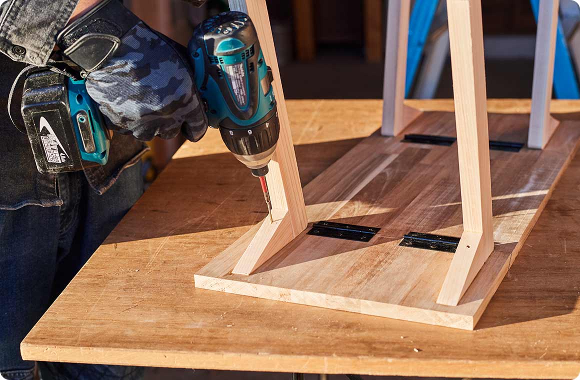 乾いたらビス留めをする。