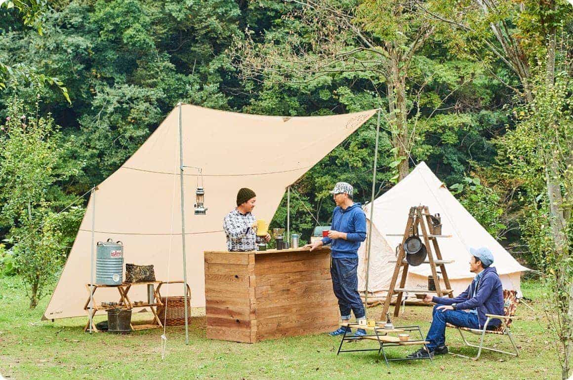 サイトの中心に配置して楽しむスタンディングスタイルのキャンプは新鮮！