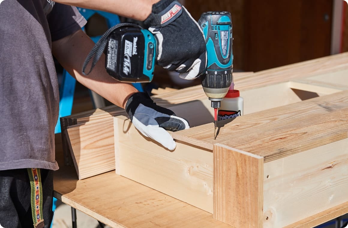 化粧板の取り付け作業