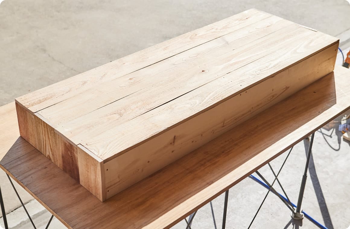 カウンターの台枠が1つできあがり