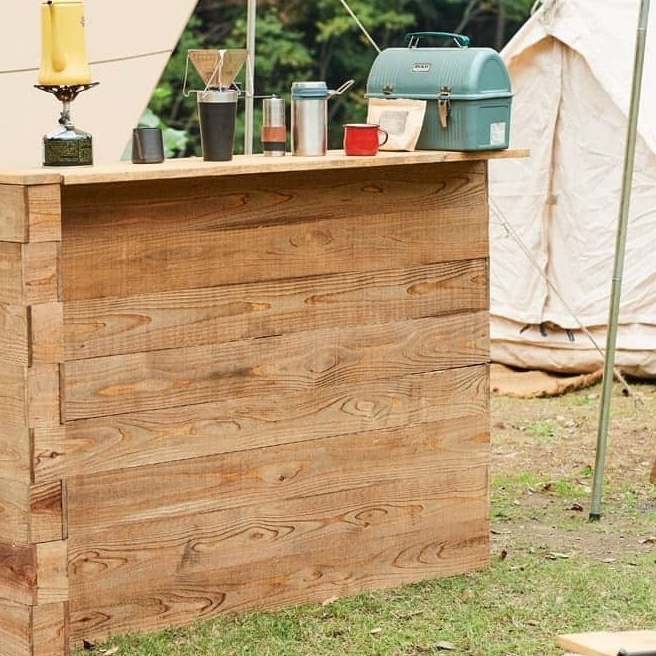 アウトドアシーンに映えるカフェカウンター