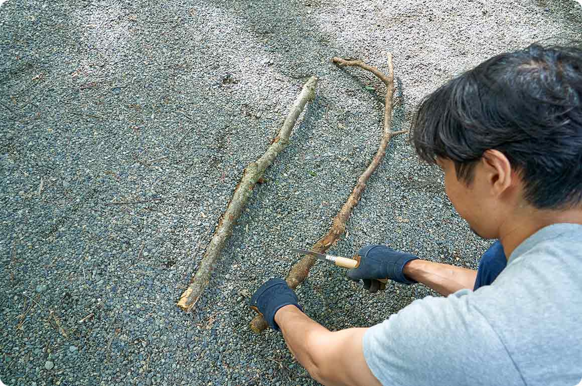 今回は検証も兼ねて、あえて太さ、形状の違う枝を2本用意しました
