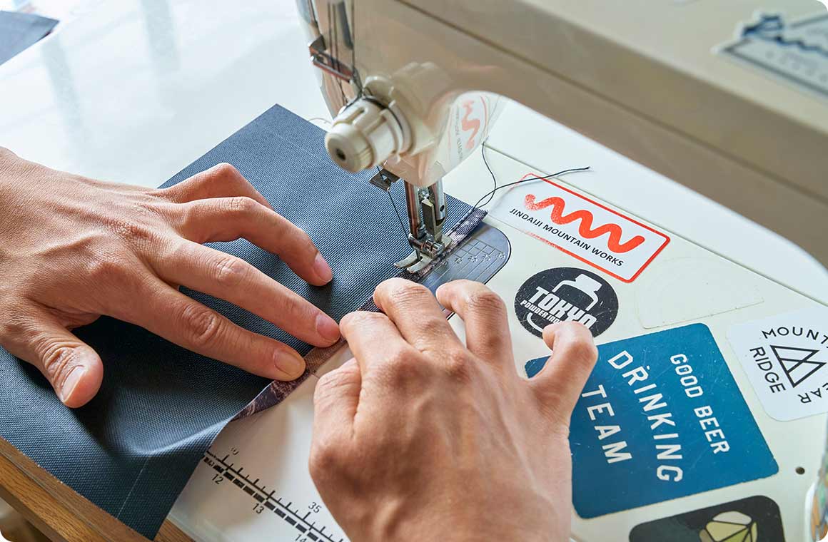 まずはポケット生地から縫う