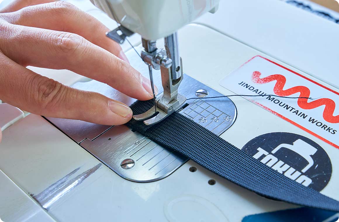 ダブルクリップを外して縫い合わせる