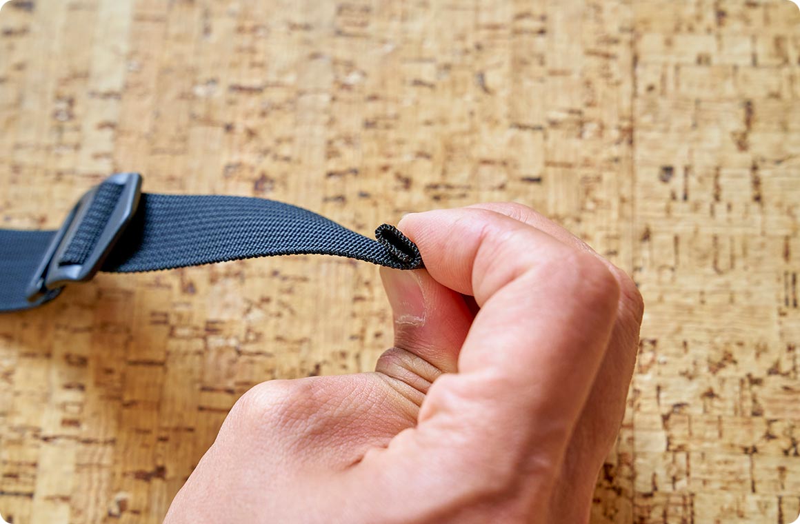 最後に逆側の上面を1cm の2つ折りにして縫う