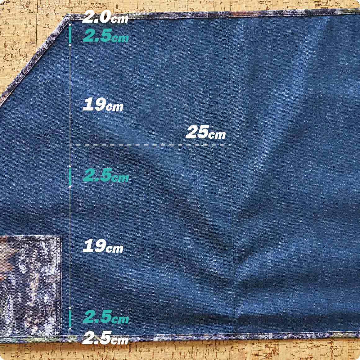 Gフックを右にして裏生地に引いたラインとナイロンテープに引いたラインを重ね