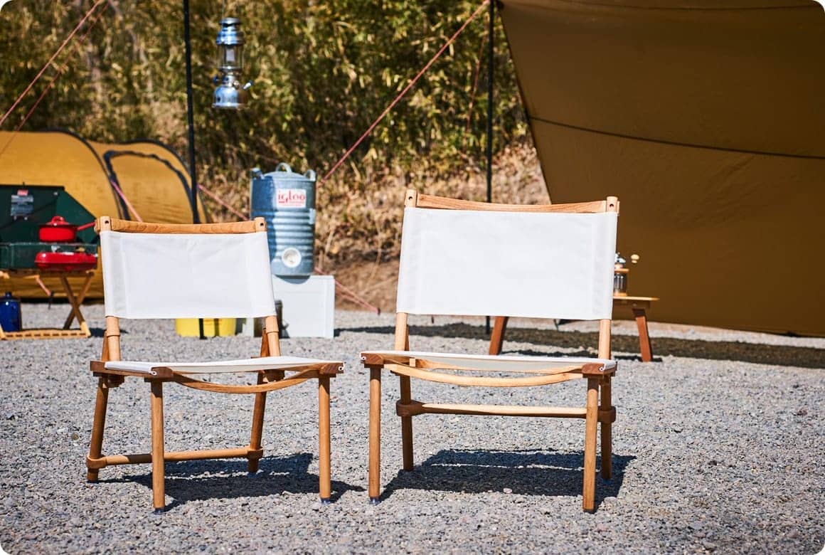 背もたれと座面の生地のカラーにホワイトを使用したのは大正解でした