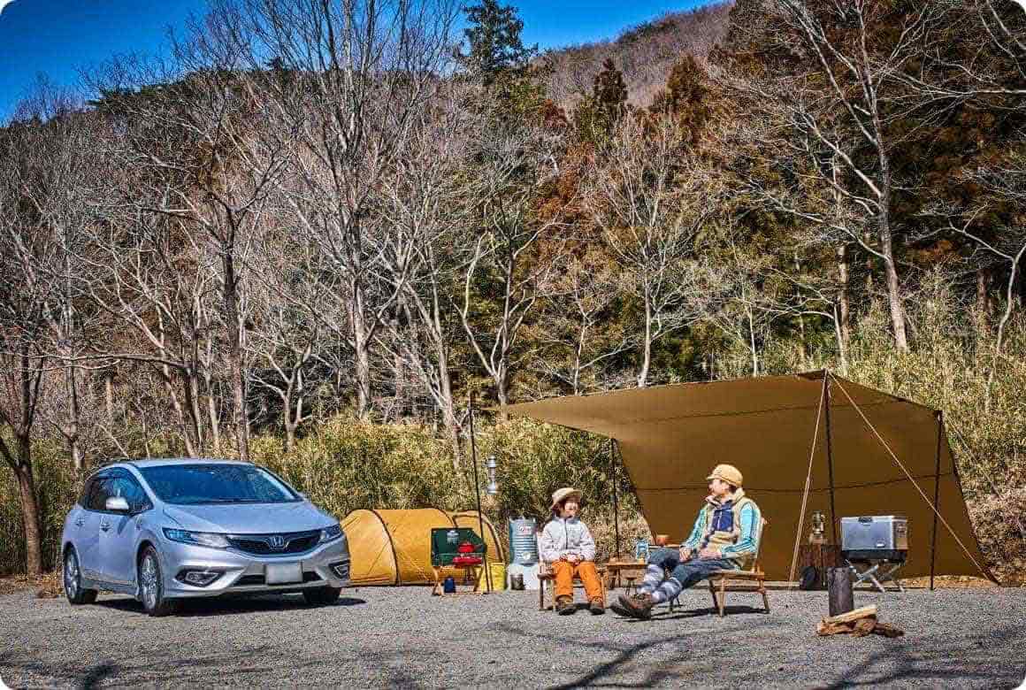 足を伸ばしてリラックスした状態でも、ごく自然な姿勢でくつろげます