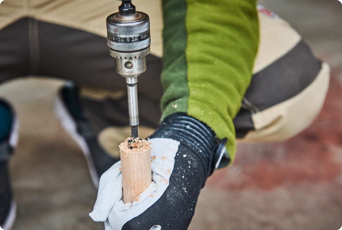 丸棒C、E、Fに下穴を開け、フォスナービット10mmで穴を開ける