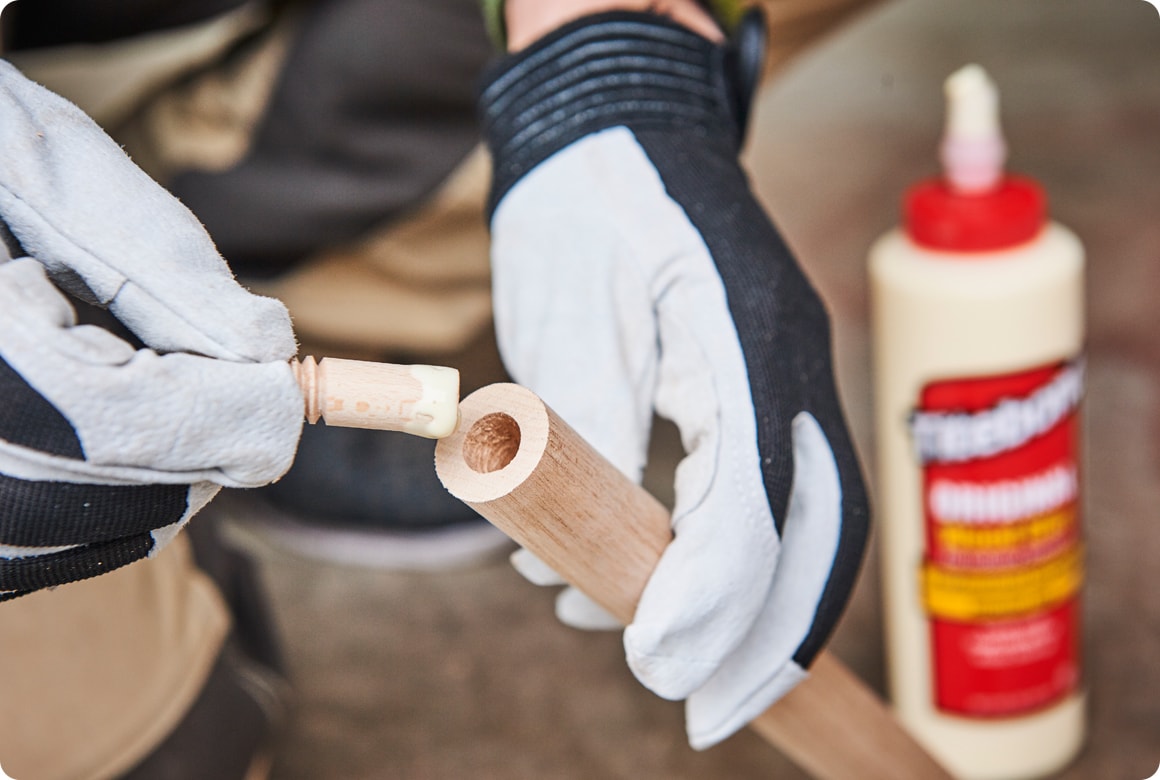 挿した後にあふれたボンドは濡らしたウエスでキレイに拭き取る